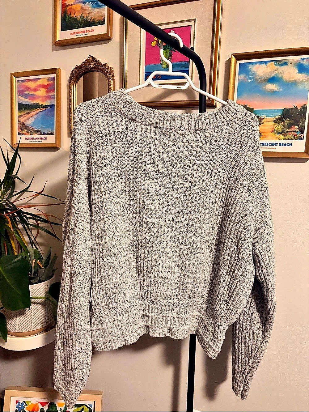 Roots Gray Crew Neck Sweater Like New